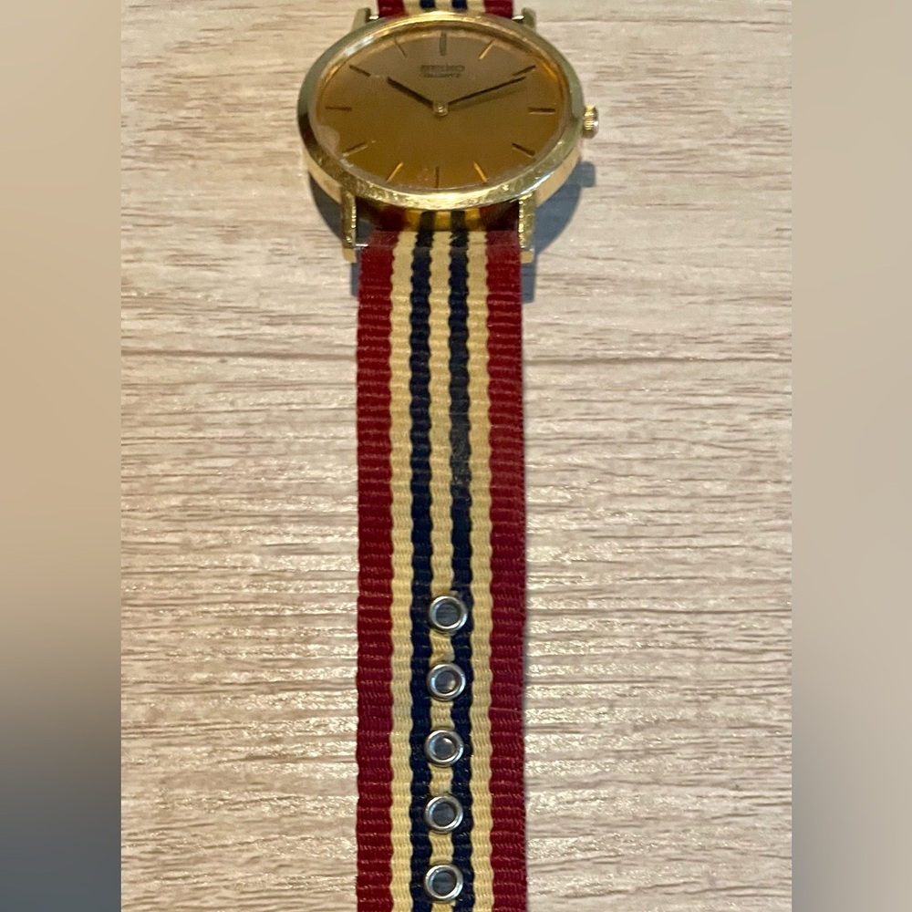 Vintage Seiko Arcobaleno 4N00-0711 Watch - Picture 8 of 15